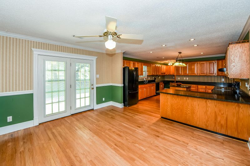 2437 Dublin Dr, Maryville, TN 37803