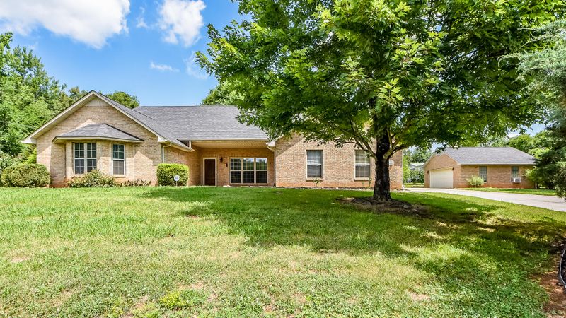 2437 Dublin Dr, Maryville, TN 37803