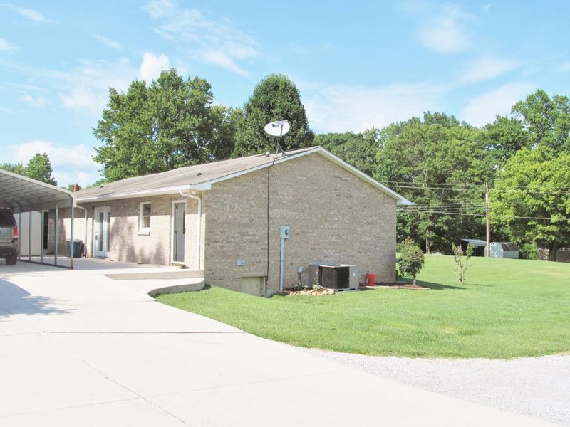2437 Morgan County Hwy, Wartburg, TN 37887