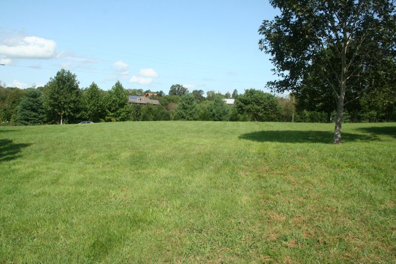2437 Robin Ridge Dr, Maryville, TN 37801
