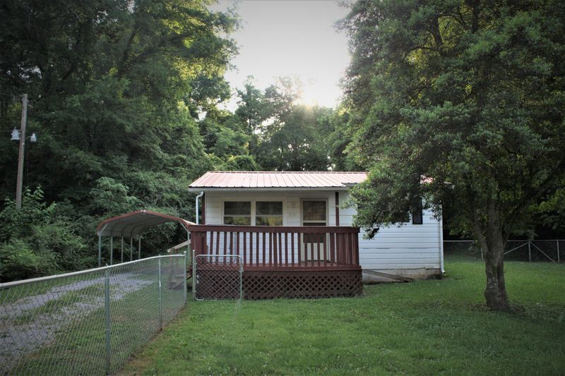 2437 Wayland Rd, Knoxville, TN 37914