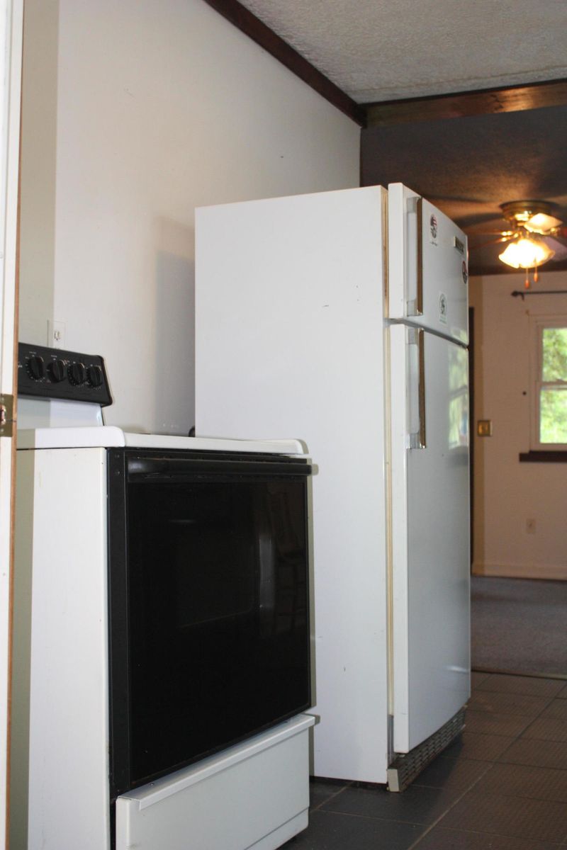 2437 Wayland Rd, Knoxville, TN 37914