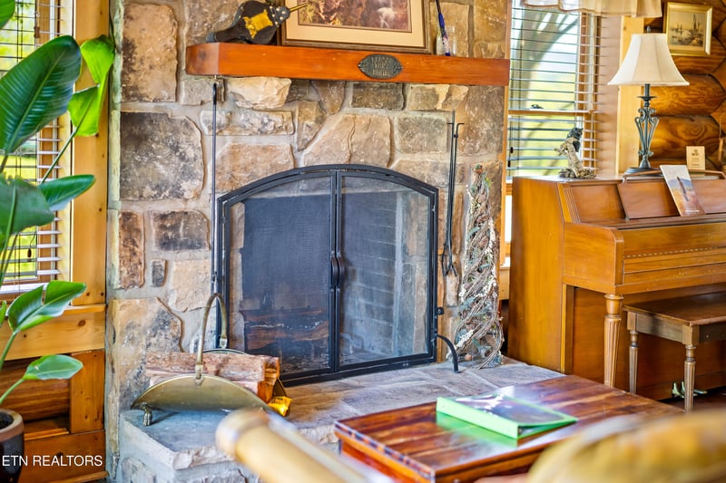 2438 Autumn Dr, Maryville, TN 37804