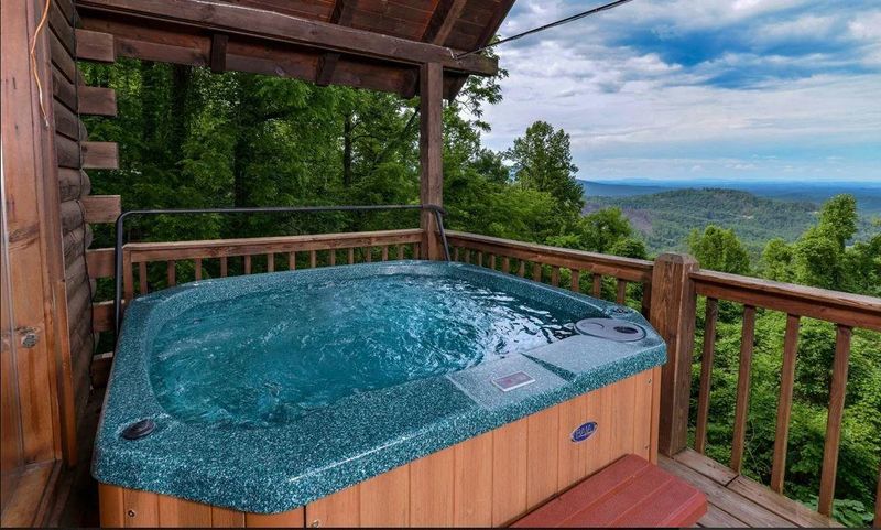2438 Walnut Ridge Way, Sevierville, TN 37862