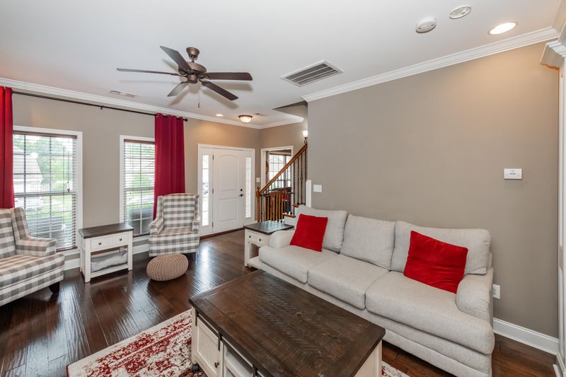 2439 Ancient Oak Ln, Knoxville, TN 37931