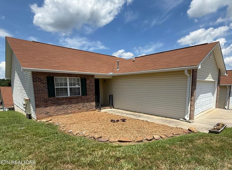 244 Executive Meadows Dr, Lenoir City, TN 37771