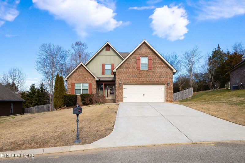 244 Fallon Ln, Lenoir City, TN 37771