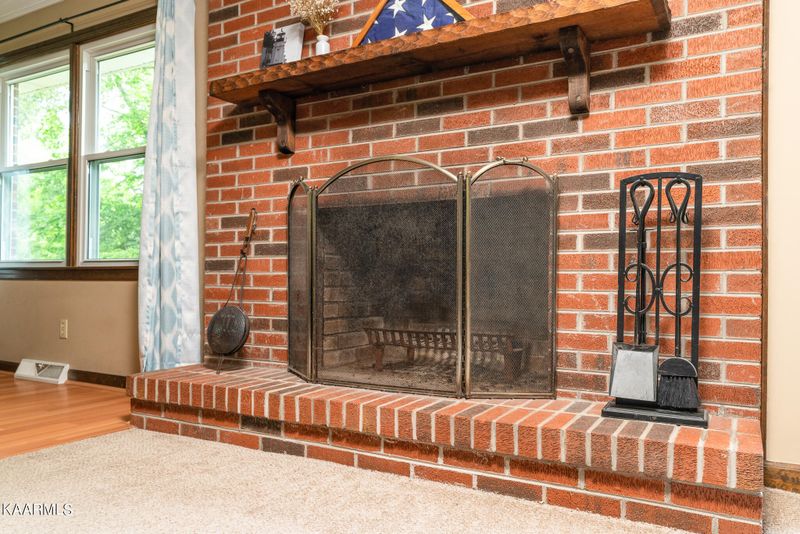 244 Freels Ln, Clinton, TN 37716