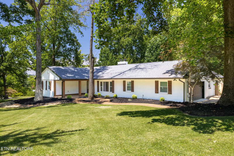 244 Guinnwood Ln, Knoxville, TN 37922