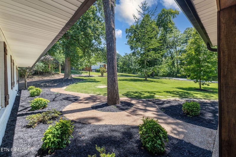 244 Guinnwood Ln, Knoxville, TN 37922