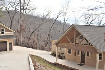 244 Hiwassee Dr, Jacksboro, TN 37757