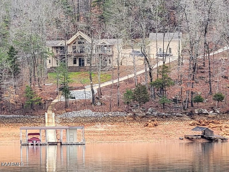 244 Hiwassee Dr, Jacksboro, TN 37757