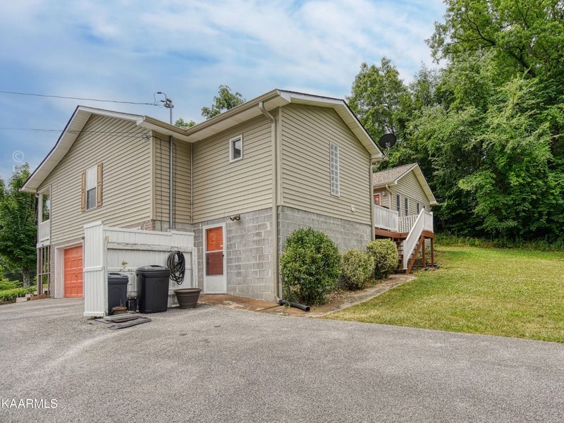 244 Mill Ln, Jacksboro, TN 37757