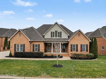 244 Savannah Park Dr, Maryville, TN 37803
