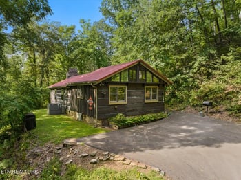 244 Spring Valley Rd, Pigeon Forge, TN 37863