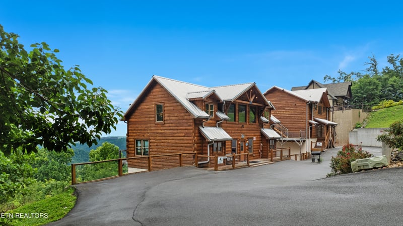 244 Stone Fence Ln, Gatlinburg, TN 37738