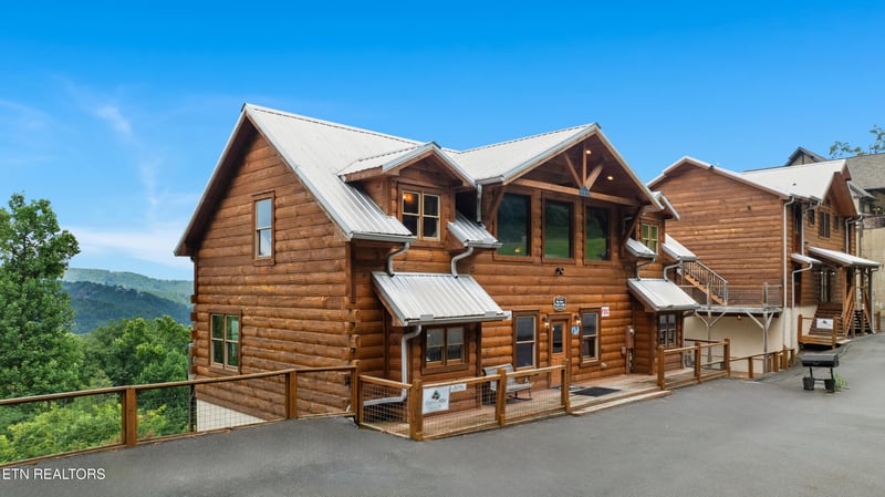 244 Stone Fence Ln, Gatlinburg, TN 37738