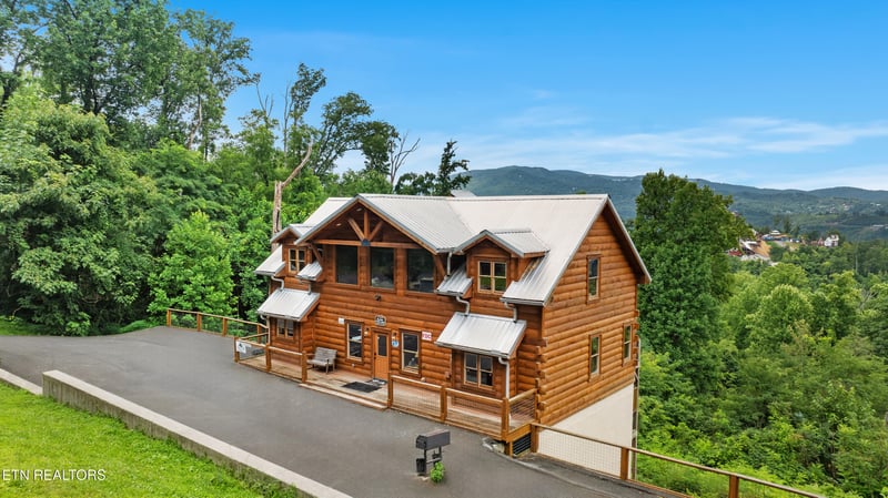 244 Stone Fence Ln, Gatlinburg, TN 37738