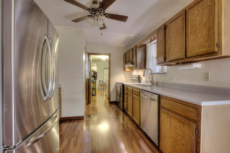 2440 Amanda Ln, Sevierville, TN 37876