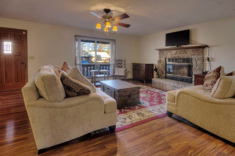 2440 Amanda Ln, Sevierville, TN 37876