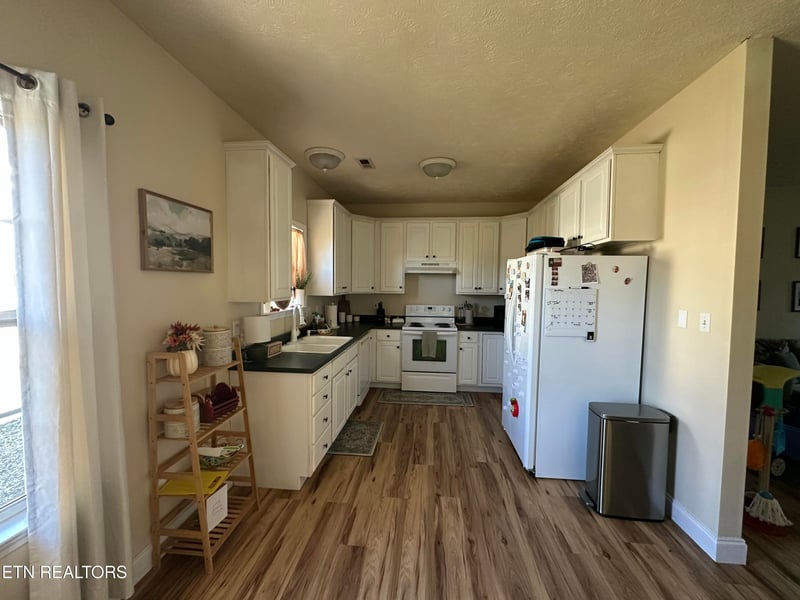 2440 Honey Grove Ln, Knoxville, TN 37923