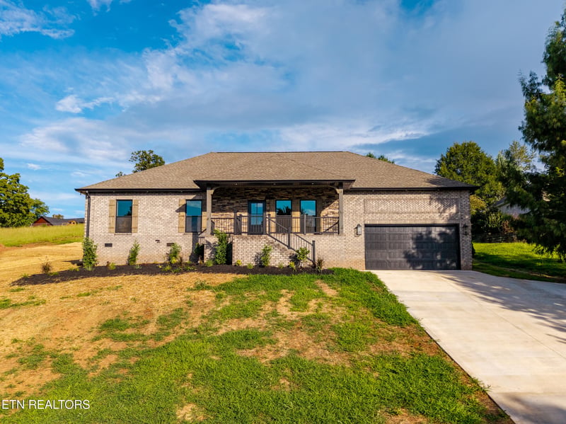 2440 Whisper Creek Dr, Friendsville, TN 37737