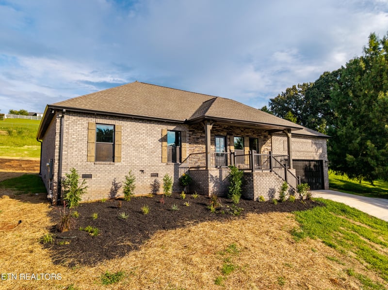 2440 Whisper Creek Dr, Friendsville, TN 37737