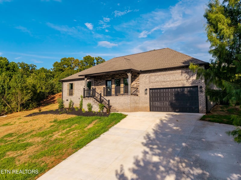 2440 Whisper Creek Dr, Friendsville, TN 37737