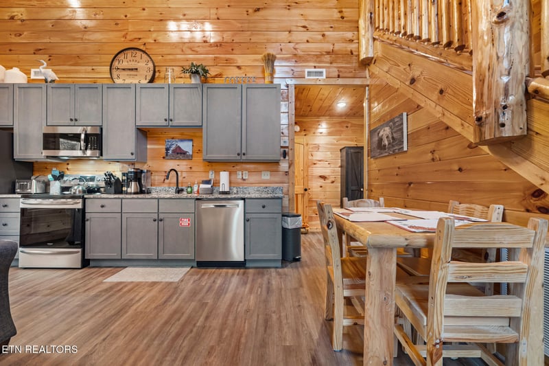 2441 Cedar Ps, Sevierville, TN 37876