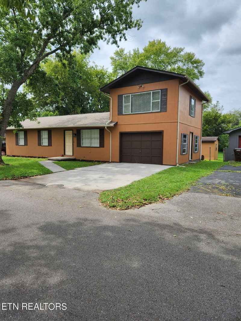 2443 E Clark Ave, Maryville, TN 37804