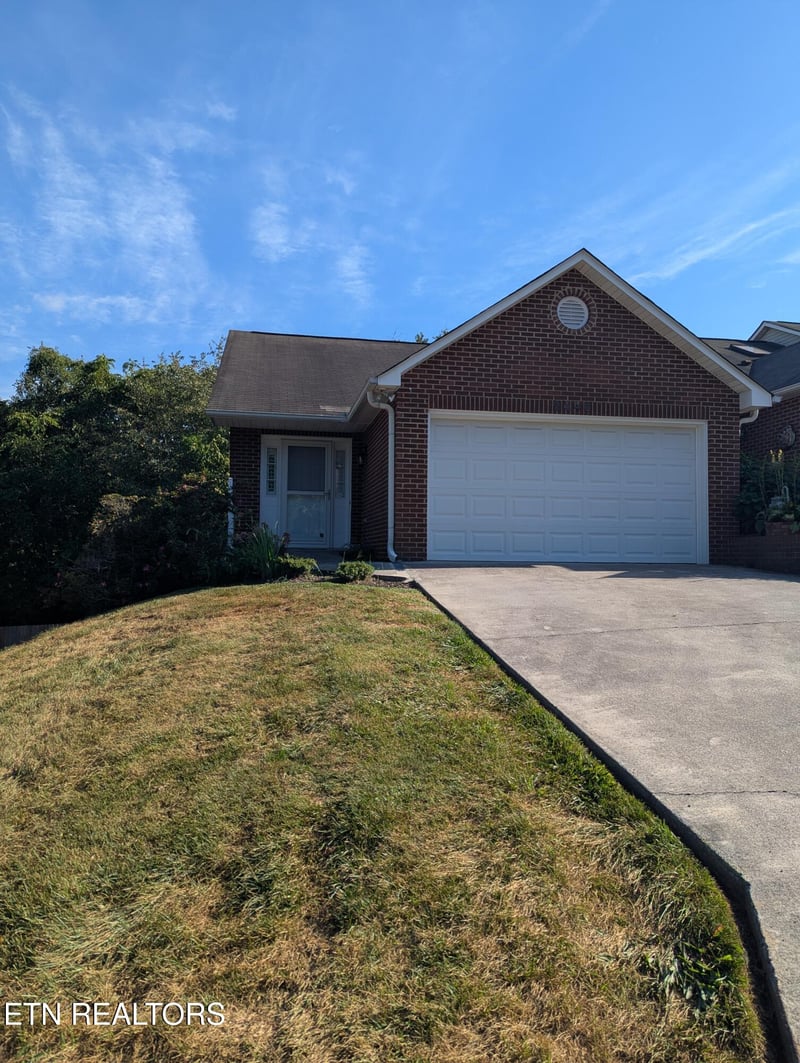 2446 Glen Meadow Rd, Knoxville, TN 37909