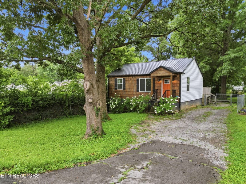2447 Amber St, Knoxville, TN 37917