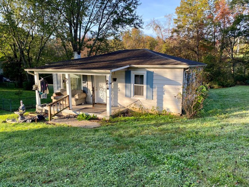 2447 Shaw Ferry Rd, Lenoir City, TN 37772