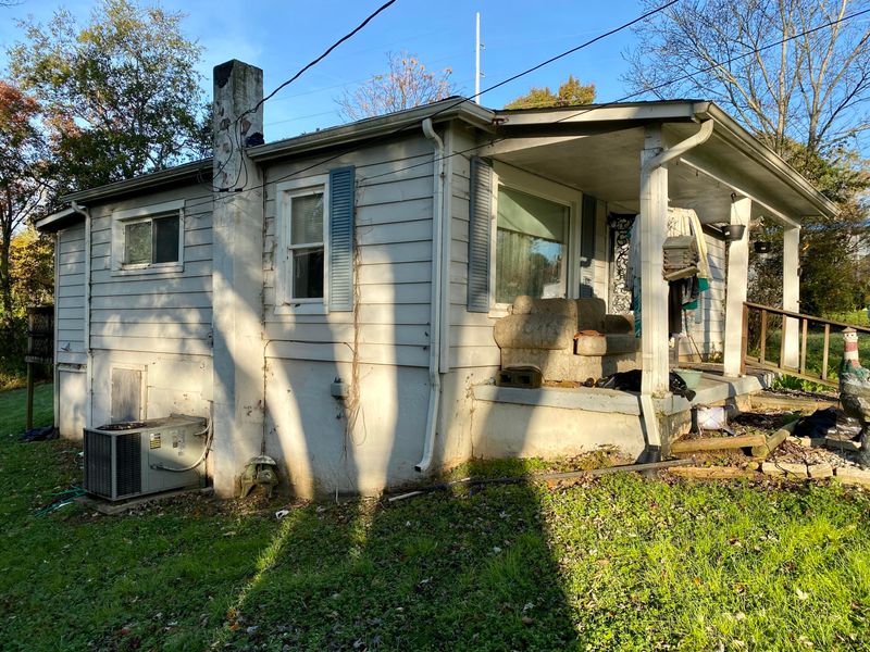 2447 Shaw Ferry Rd, Lenoir City, TN 37772