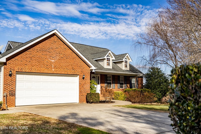 2447 Whisper Creek Dr, Friendsville, TN 37737