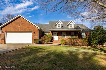 2447 Whisper Creek Dr, Friendsville, TN 37737