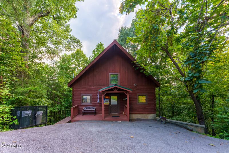2449 N School House Gap Rd, Sevierville, TN 37876