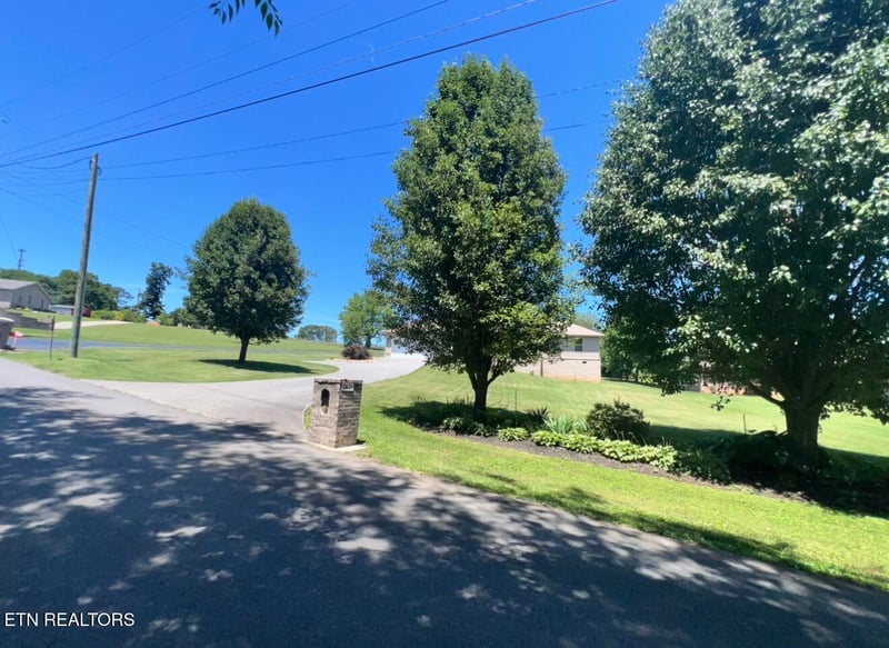 2449 Oakview Ln, Sevierville, TN 37876