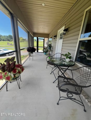 2449 Oakview Ln, Sevierville, TN 37876