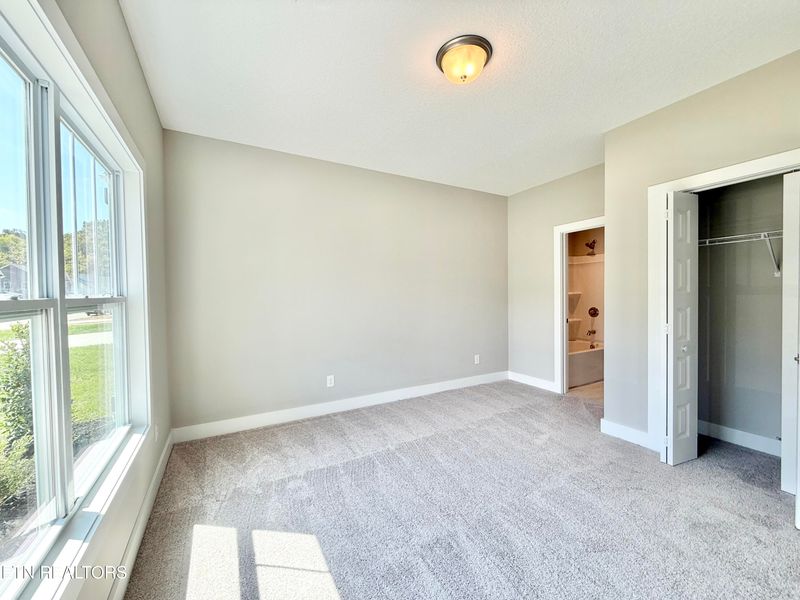 2449 Tributary Dr, Sevierville, TN 37876