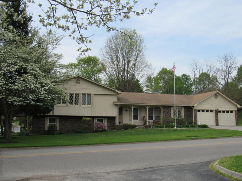 245 Briarcliff Ave, Oak Ridge, TN 37830