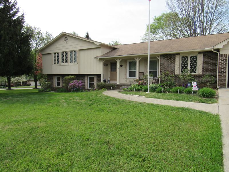 245 Briarcliff Ave, Oak Ridge, TN 37830