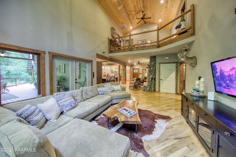 245 Long Branch Rd, Townsend, TN 37882