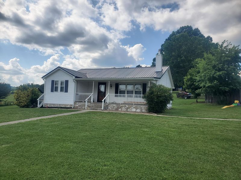 245 Oak Grove Rd, Sharps Chapel, TN 37866