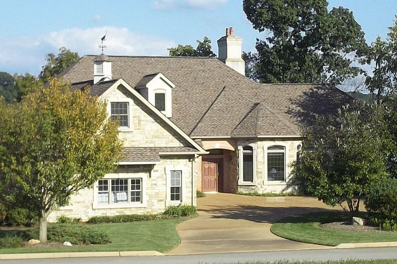 245 Rock Point Dr, Vonore, TN 37885