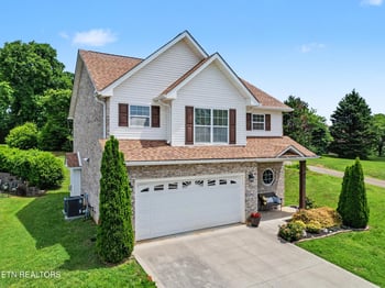 245 Royal Oaks Dr, Maryville, TN 37801