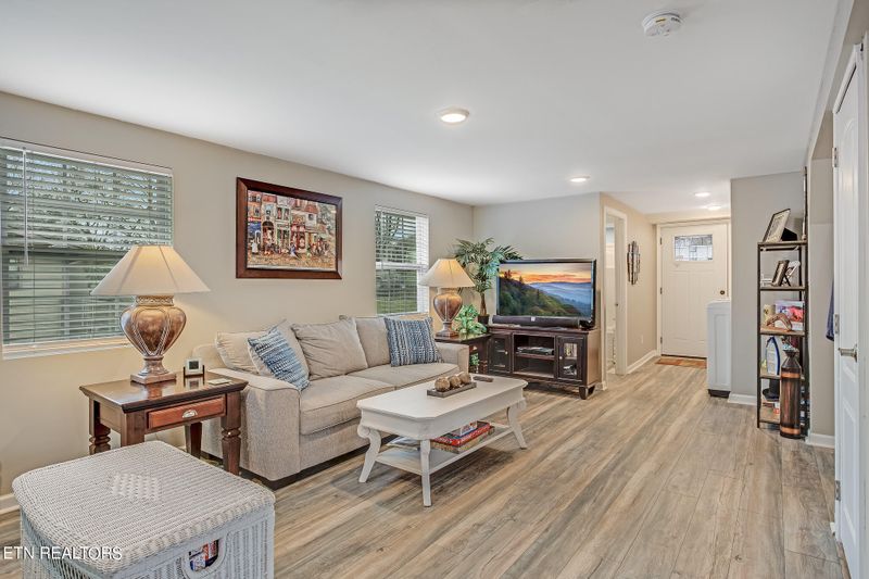 245 Willow Dr, Kingston, TN 37763