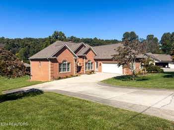 2451 Parris Dr, Lenoir City, TN 37772