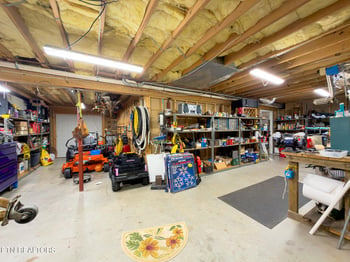 2451 Parris Dr, Lenoir City, TN 37772