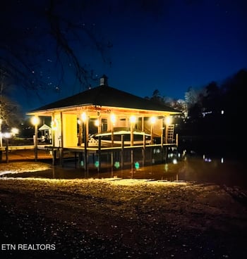 2451 Parris Dr, Lenoir City, TN 37772